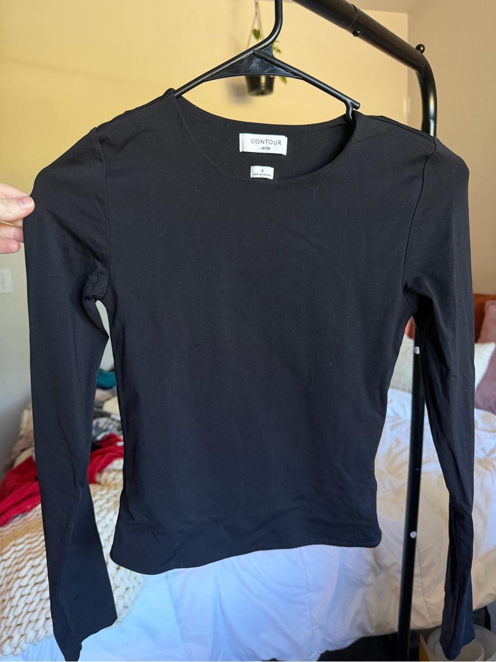 Black Long-Sleeve Aritzia contour Top